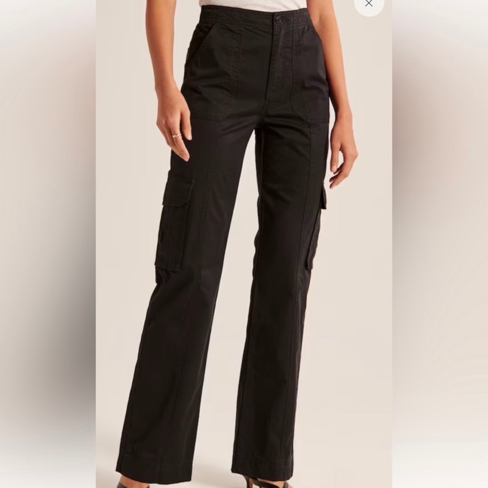 Abercrombie and Fitch | Relaxed Cargo Pant in Black